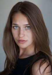 Lola Kirke