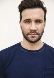 Gil McKinney