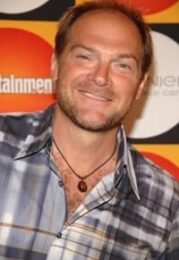 Les Stroud